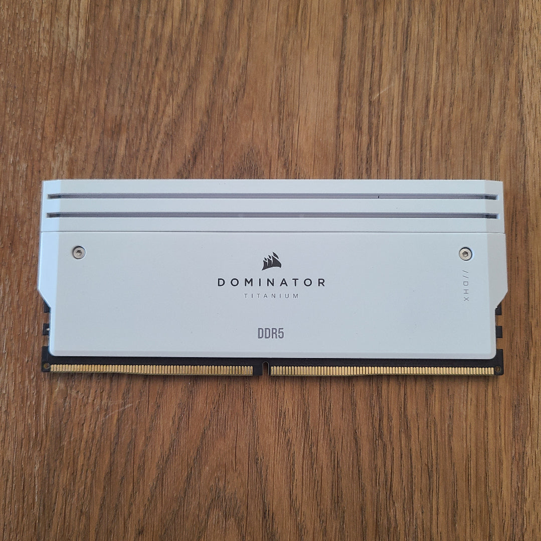 Corsair Dominator Titanium DDR5 16GB β Module Simple (6600MT/s) (Provenant d'un Kit Dual)