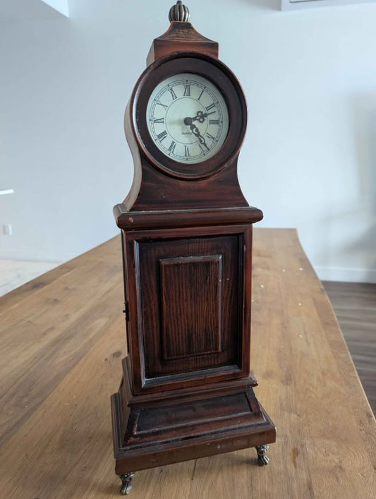🕰️ Vintage Desktop Clock with Hidden Storage 🕰️  Horloge de Table Vintage avec Rangement Caché 🕰️