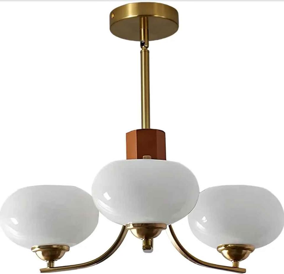 Lustre 3 globes laiton brossé mi-siècle  3-Globe Brushed Brass Mid-Century Chandelier 𝗕𝗢𝗞𝗧