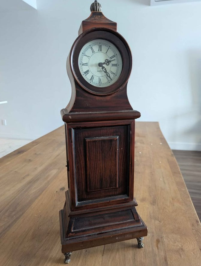 🕰️ Vintage Desktop Clock with Hidden Storage 🕰️  Horloge de Table Vintage avec Rangement Caché 🕰️